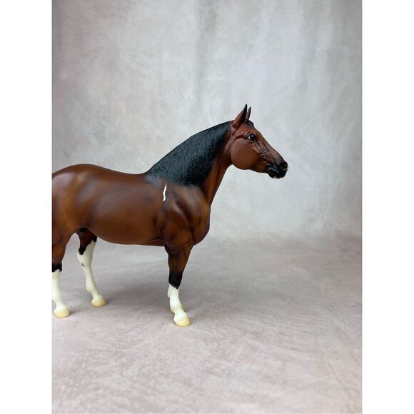 Breyer Horse Tommie Turvey’s Pokerjoe - Picture 4 of 13